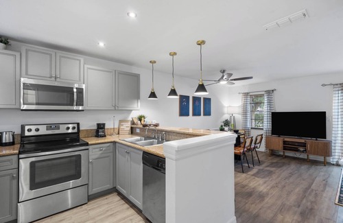 Kissimmee Villa | Fantasy Villas resort - Waterpark Included - Family Paradise! minutes to Disney