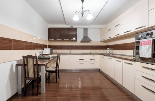 Haslau-Maria Ellend Apartamento | Faraway Aparthotel near Airport