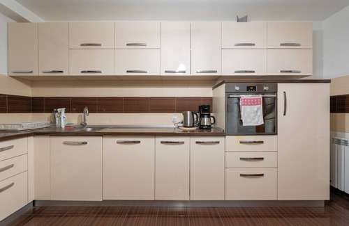 Haslau-Maria Ellend Apartamento | Faraway Aparthotel near Airport