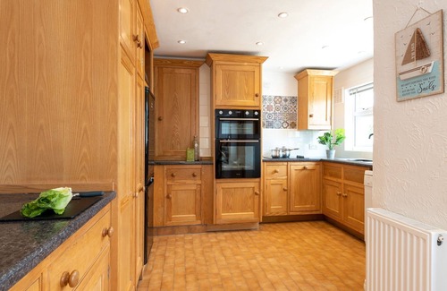Rhosneigr Casa | Faraway: Pet-friendly holiday home for 6 in Rhosneigr