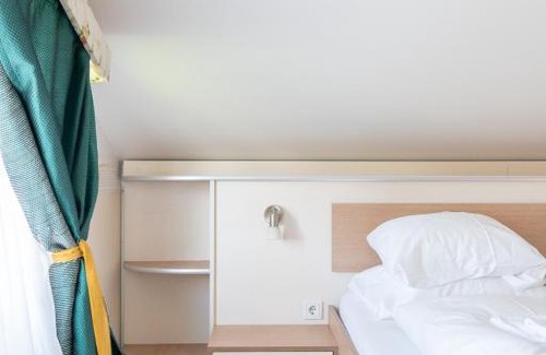 Haslau-Maria Ellend Casa | FarawayHomes Aparthotel Near Vienna Airport - Anytime Self Check-In