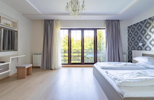Haslau-Maria Ellend Casa | FarawayHomes Aparthotel Near Vienna Airport - Anytime Self Check-In