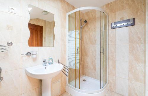 Haslau-Maria Ellend Casa | FarawayHomes Aparthotel Near Vienna Airport - Anytime Self Check-In