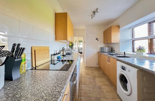 Kewstoke Casa | Farm Cottage (Cosy Coastal Retreat-Dog Friendly)
