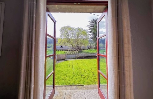 Kewstoke Casa | Farm Cottage (Cosy Coastal Retreat-Dog Friendly)