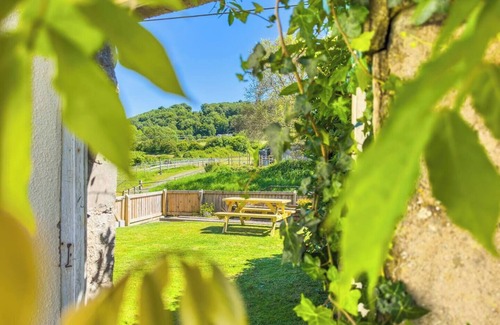 Kewstoke Casa | Farm Cottage (Cosy Coastal Retreat-Dog Friendly)