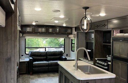 Hot Springs Casa | Farm Glamping @ The Sage Getaway RV
