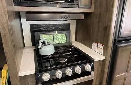 Hot Springs Casa | Farm Glamping @ The Sage Getaway RV