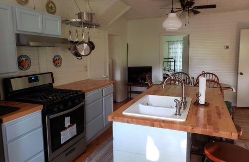 Mount Airy Otro | Farm house at the Peach Orchard in Mtns - Pet Friendly