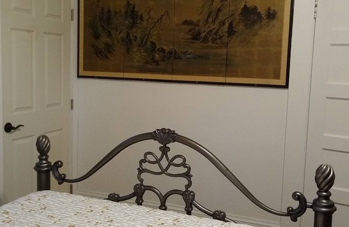 Auburn Otro | Farm house get away in Auburn's Gold Country Foothills.