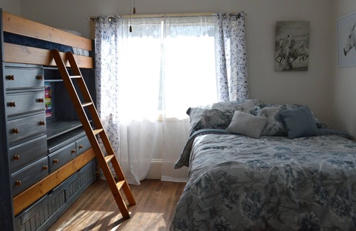 Auburn Otro | Farm house get away in Auburn's Gold Country Foothills.