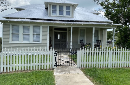 New Ulm Casa | Farm House Inn - Quiet Country Elegance