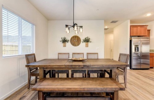 Roseville Casa | Farm-House Roseville Hotel Style Home!