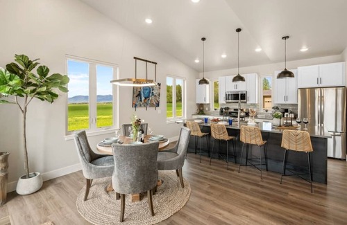 Four Corners Condominio | Farm Land Flat In Beautiful Bozeman!