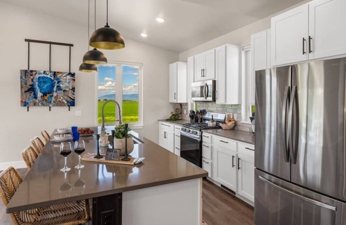Four Corners Condominio | Farm Land Flat In Beautiful Bozeman!