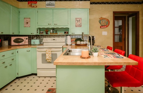 West Newton Apartamento | Farm Ranch Huge Hot tub Retro Solar 15 Downtown
