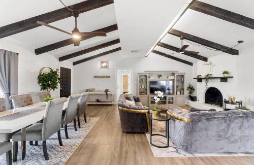 San Marcos Casa | Farm Retreat with Jacuzzi, Fire Pit, Mini Goats, Mini Ponies and Mini Cows