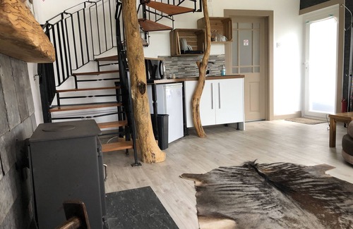Carmarthen Cama Y Desayuno | Farm setting with large living areas and wood fired hot tub