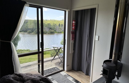 Pukekawa Cabina | Farm Shack with 5-Star River & Sunset Views