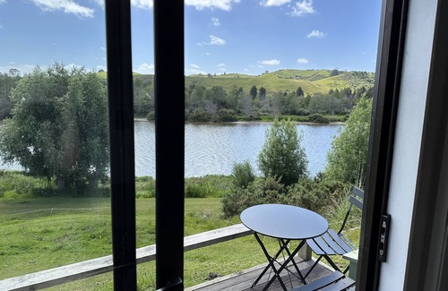 Pukekawa Cabina | Farm Shack with 5-Star River & Sunset Views