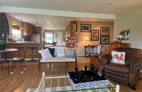 Clinton Casa | Farm Stay Guest House Experience