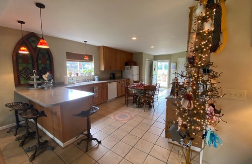 Clinton Casa | Farm Stay Guest House Experience