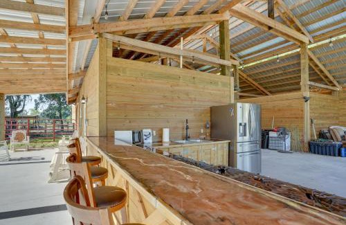 Lakeland Apartamento | Farm Stay Modern Barndominium in Lakeland!
