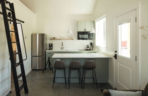 Livingston Cabina | Farm stay near Yellowstone, Livingston, Bozeman, hiking, fishing, skiing