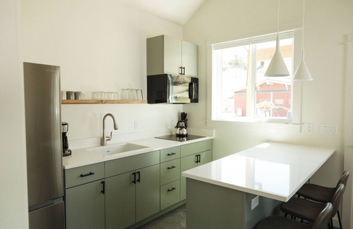 Livingston Cabina | Farm stay near Yellowstone, Livingston, Bozeman, hiking, fishing, skiing