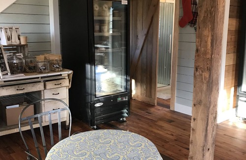 Lexington - Salisbury Cabina | Farm Store Loft perfect after a Busy Day