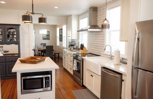 Schulenburg Casa | Farmhouse+5 acres.Close to town but still country!