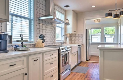 Schulenburg Casa | Farmhouse+5 acres.Close to town but still country!