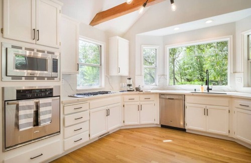 Santa Rosa Casa | Farmhouse at Sonoma Oaks. Hot Tub, Pool, Bocce!