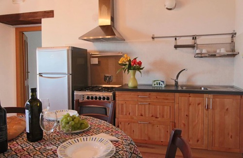 Gualdo Cattaneo Casa | Farmhouse Bliss With Pool, Wine and Tails