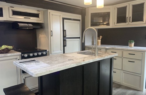 Perrytown Casa | Farmhouse Camper For Rent