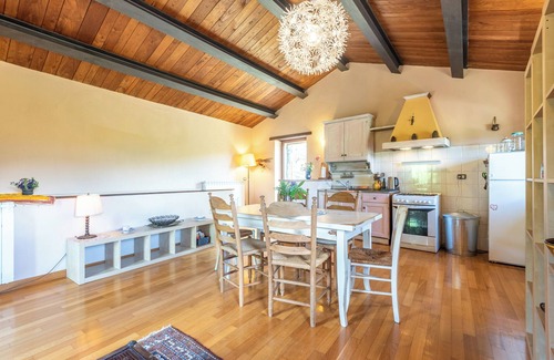 Chiusdino Otro | Casa rural 'Casa Stella' con con piscina Infinity de agua salada compartida, terraza privada y Wi-Fi