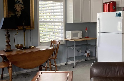 Mocksville Apartamento | Farmhouse Charm in Historic Mocksville NC - a small town favorite.