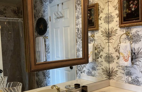 Mocksville Apartamento | Farmhouse Charm in Historic Mocksville NC - a small town favorite.
