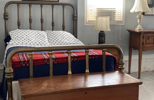 Mocksville Apartamento | Farmhouse Charm in Historic Mocksville NC - a small town favorite.