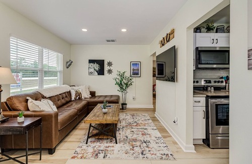 Lakeland Casa | Farmhouse Chic Luxe 3/2 Home near I4
