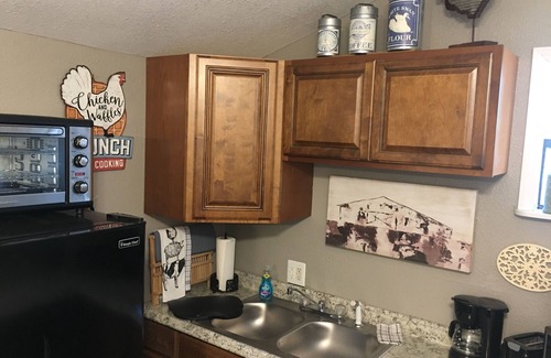 Lufkin Cabaña | Farmhouse Cottage in the Country