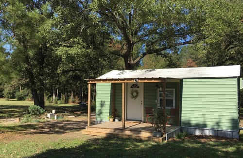 Lufkin Cabaña | Farmhouse Cottage in the Country