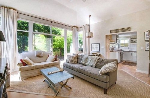 St. Helena Cabaña | Farmhouse Cottage on the Valley Floor