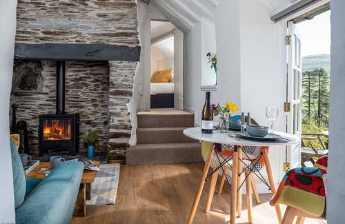 Bryn-crug Cabaña | Farmhouse & Cottage - sleeps 10 guests in 5 bedrooms