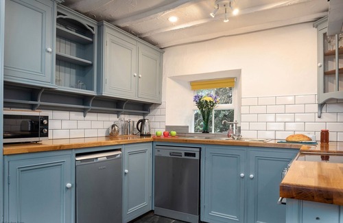 Bryn-crug Otro | Farmhouse & Cottage with private heated outdoor pool
