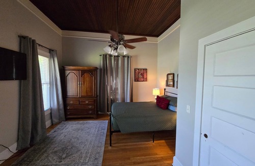 Wrightsboro Otro | Farmhouse Getaway w/Chickens 15 min 2 Beach & Downtown