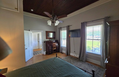 Wrightsboro Otro | Farmhouse Getaway w/Chickens 15 min 2 Beach & Downtown