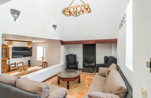 Priego de Cordoba Casa | Farmhouse in Andalusia near Tiñosa Peak