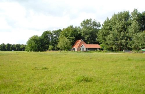 De Wilgen Casa | Farmhouse in Friesland near Frisian Waters