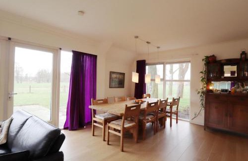 De Wilgen Casa | Farmhouse in Friesland near Frisian Waters